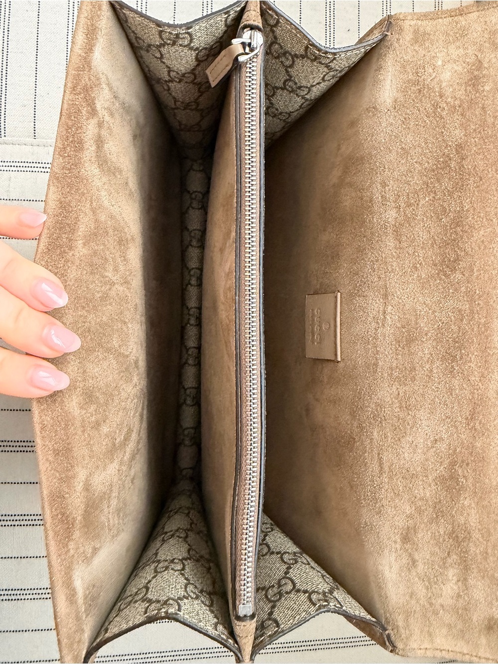Gucci GG Supreme Beige and Brown Dionysus Shoulder Bag Medium - Picture 6 of 9